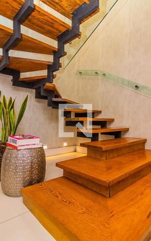 Apartamento à venda com 329m², 3 quartos e 3 vagasEscada