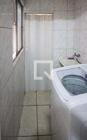 Casa à venda com 200m², 3 quartos e 2 vagas Casa à venda com 200m², 3 quartos e 2 vagasÁrea de Serviço casa 02