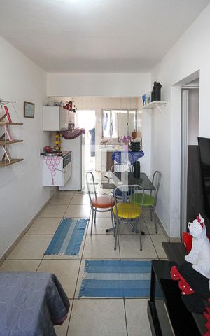 Casa à venda com 200m², 3 quartos e 2 vagas Casa à venda com 200m², 3 quartos e 2 vagasSala e Cozinha