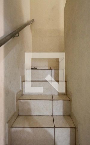 Casa à venda com 200m², 3 quartos e 2 vagas Casa à venda com 200m², 3 quartos e 2 vagasescada