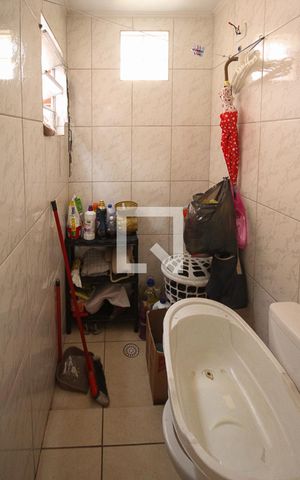 Casa à venda com 200m², 3 quartos e 2 vagas Casa à venda com 200m², 3 quartos e 2 vagasBanheiro casa 02