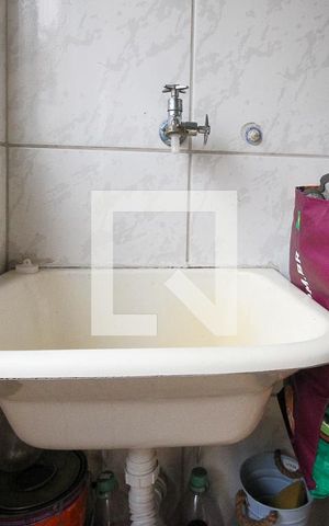 Casa à venda com 200m², 3 quartos e 2 vagas Casa à venda com 200m², 3 quartos e 2 vagasÁrea de Serviço