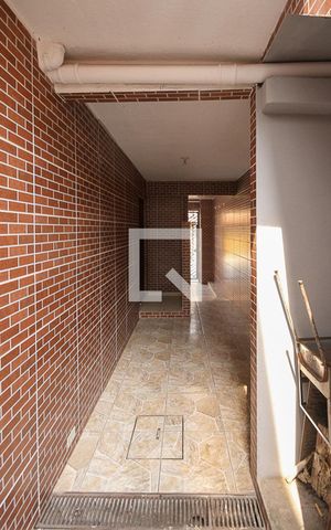Casa à venda com 200m², 3 quartos e 2 vagas Casa à venda com 200m², 3 quartos e 2 vagasCorredor