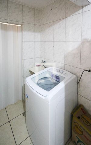Casa à venda com 200m², 3 quartos e 2 vagas Casa à venda com 200m², 3 quartos e 2 vagasÁrea de Serviço casa 02