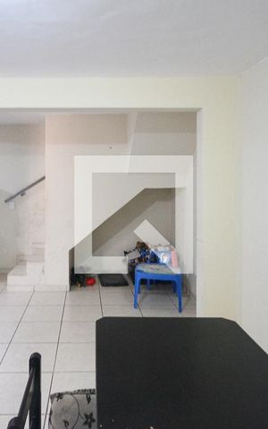 Casa à venda com 200m², 3 quartos e 2 vagas Casa à venda com 200m², 3 quartos e 2 vagasSala casa 02