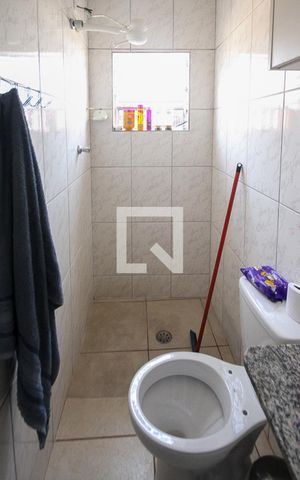 Casa à venda com 200m², 3 quartos e 2 vagas Casa à venda com 200m², 3 quartos e 2 vagasBanheiro