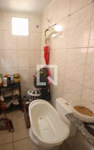 Casa à venda com 200m², 3 quartos e 2 vagas Casa à venda com 200m², 3 quartos e 2 vagasBanheiro casa 02