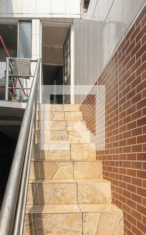 Casa à venda com 200m², 3 quartos e 2 vagas Casa à venda com 200m², 3 quartos e 2 vagasescada d eentrada