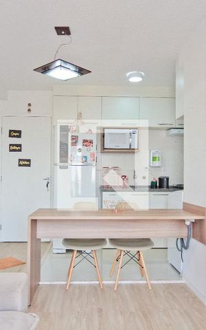 Studio para alugar com 33m², 1 quarto e sem vaga Studio para alugar com 33m², 1 quarto e sem vagaSala