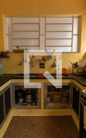 Casa à venda com 262m², 5 quartos e 4 vagas Casa à venda com 262m², 5 quartos e 4 vagasCozinha