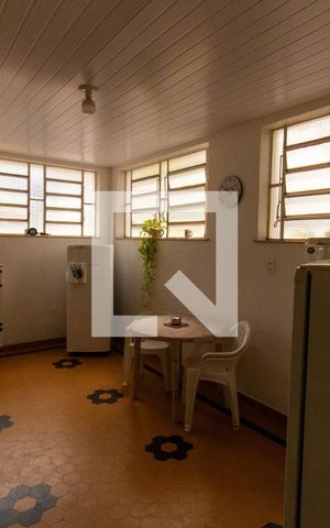 Casa à venda com 262m², 5 quartos e 4 vagas Casa à venda com 262m², 5 quartos e 4 vagasCopa