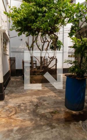 Casa à venda com 262m², 5 quartos e 4 vagas Casa à venda com 262m², 5 quartos e 4 vagasQuintal