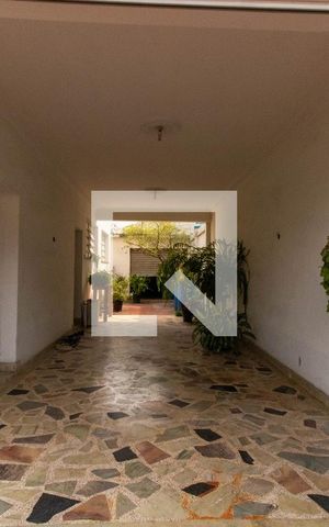 Casa à venda com 262m², 5 quartos e 4 vagas Casa à venda com 262m², 5 quartos e 4 vagasGaragem