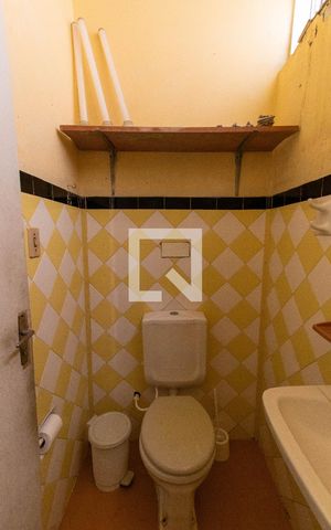 Casa à venda com 262m², 5 quartos e 4 vagas Casa à venda com 262m², 5 quartos e 4 vagasBanheiro de serviço