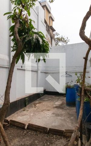 Casa à venda com 262m², 5 quartos e 4 vagas Casa à venda com 262m², 5 quartos e 4 vagasQuintal