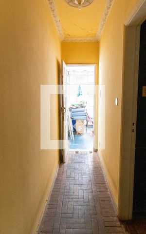 Casa à venda com 262m², 5 quartos e 4 vagas Casa à venda com 262m², 5 quartos e 4 vagasCorredor