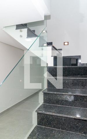 Casa para alugar com 137m², 3 quartos e 3 vagasEscada