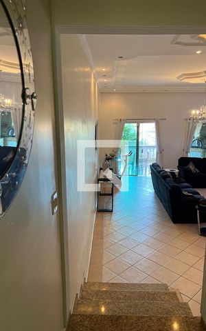 Casa à venda com 240m², 3 quartos e 4 vagas Casa à venda com 240m², 3 quartos e 4 vagasSala