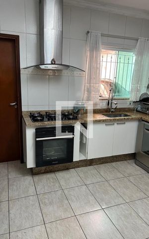 Casa à venda com 240m², 3 quartos e 4 vagas Casa à venda com 240m², 3 quartos e 4 vagasCozinha