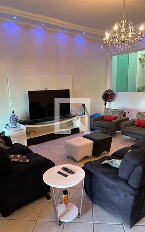 Casa à venda com 240m², 3 quartos e 4 vagas Casa à venda com 240m², 3 quartos e 4 vagasSala