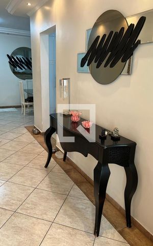 Casa à venda com 240m², 3 quartos e 4 vagas Casa à venda com 240m², 3 quartos e 4 vagasSala
