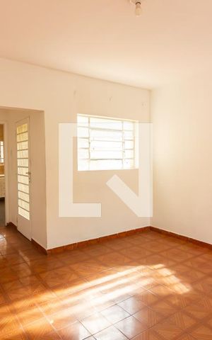 Casa à venda com 300m², 5 quartos e 6 vagas Casa à venda com 300m², 5 quartos e 6 vagasSala