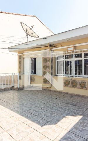 Casa à venda com 300m², 5 quartos e 6 vagas Casa à venda com 300m², 5 quartos e 6 vagasGaragem