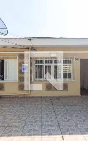 Casa à venda com 300m², 5 quartos e 6 vagas Casa à venda com 300m², 5 quartos e 6 vagasFachada