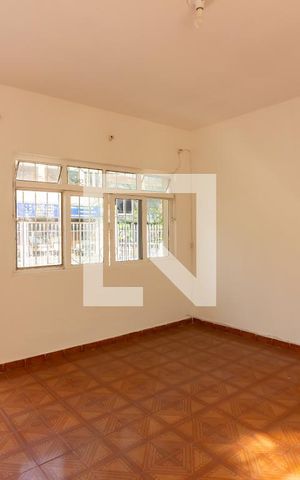 Casa à venda com 300m², 5 quartos e 6 vagas Casa à venda com 300m², 5 quartos e 6 vagasSala