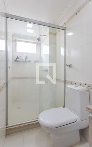 Apartamento à venda com 204m², 3 quartos e 2 vagas Apartamento à venda com 204m², 3 quartos e 2 vagasSuíte