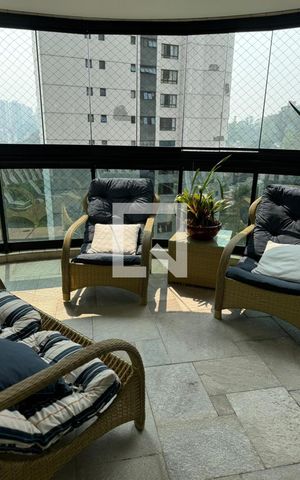 Apartamento à venda com 288m², 4 quartos e 3 vagas Apartamento à venda com 288m², 4 quartos e 3 vagasvaranda