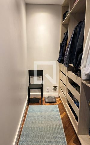 Apartamento à venda com 288m², 4 quartos e 3 vagas Apartamento à venda com 288m², 4 quartos e 3 vagasCloset