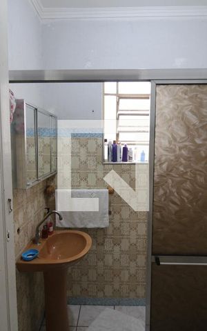 Casa à venda com 145m², 2 quartos e 2 vagasBanheiro 1