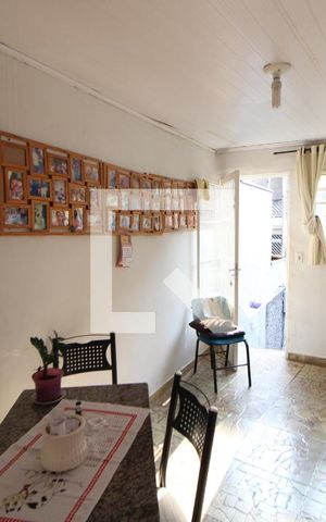 Casa à venda com 145m², 2 quartos e 2 vagasSala
