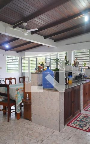 Casa à venda com 270m², 4 quartos e 4 vagas Casa à venda com 270m², 4 quartos e 4 vagasCozinha