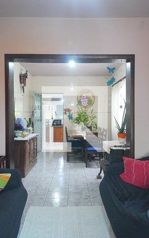 Casa à venda com 270m², 4 quartos e 4 vagas Casa à venda com 270m², 4 quartos e 4 vagasSala