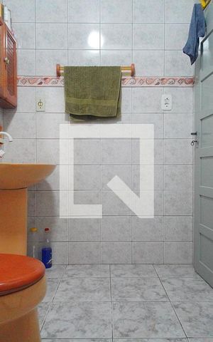 Casa à venda com 270m², 4 quartos e 4 vagas Casa à venda com 270m², 4 quartos e 4 vagasBanheiro 2