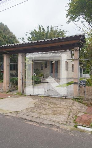Casa à venda com 270m², 4 quartos e 4 vagas Casa à venda com 270m², 4 quartos e 4 vagasFachada