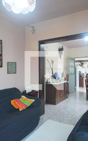 Casa à venda com 270m², 4 quartos e 4 vagas Casa à venda com 270m², 4 quartos e 4 vagasSala