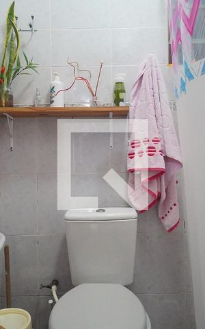 Casa à venda com 270m², 4 quartos e 4 vagas Casa à venda com 270m², 4 quartos e 4 vagasBanheiro 1