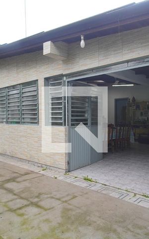 Casa à venda com 270m², 4 quartos e 4 vagas Casa à venda com 270m², 4 quartos e 4 vagasGaragem