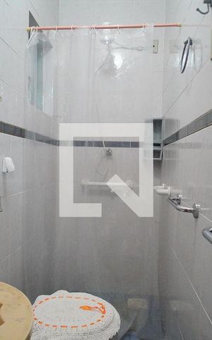 Casa à venda com 270m², 4 quartos e 4 vagas Casa à venda com 270m², 4 quartos e 4 vagasBanheiro da Suíte