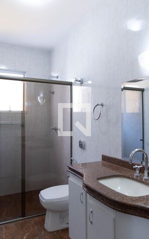 Casa à venda com 406m², 4 quartos e 4 vagas Casa à venda com 406m², 4 quartos e 4 vagasBanheiro