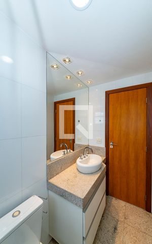 Apartamento para alugar com 216m², 4 quartos e 3 vagas Apartamento para alugar com 216m², 4 quartos e 3 vagasBanheiro Social
