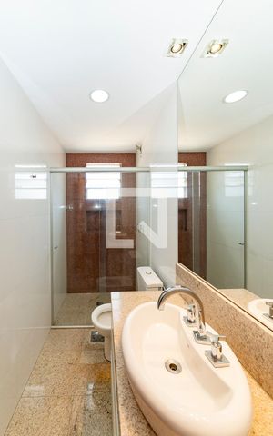 Apartamento para alugar com 216m², 4 quartos e 3 vagas Apartamento para alugar com 216m², 4 quartos e 3 vagasBanheiro Social
