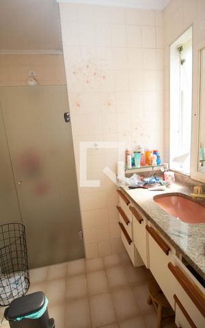 Casa à venda com 360m², 4 quartos e 3 vagas Casa à venda com 360m², 4 quartos e 3 vagasBanheiro da Suíte 1