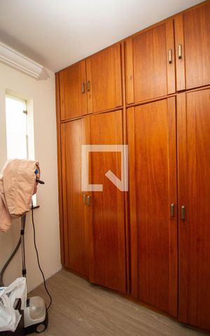 Casa à venda com 360m², 4 quartos e 3 vagas Casa à venda com 360m², 4 quartos e 3 vagasCloset do quarto