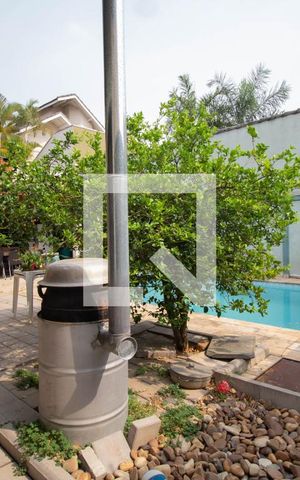 Casa à venda com 360m², 4 quartos e 3 vagas Casa à venda com 360m², 4 quartos e 3 vagasQuintal