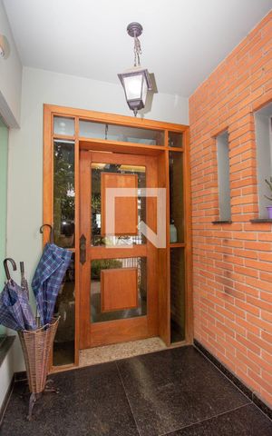 Casa à venda com 360m², 4 quartos e 3 vagas Casa à venda com 360m², 4 quartos e 3 vagasHall de Entrada