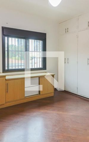 Casa à venda com 477m², 5 quartos e 6 vagas Casa à venda com 477m², 5 quartos e 6 vagasSuite 3
